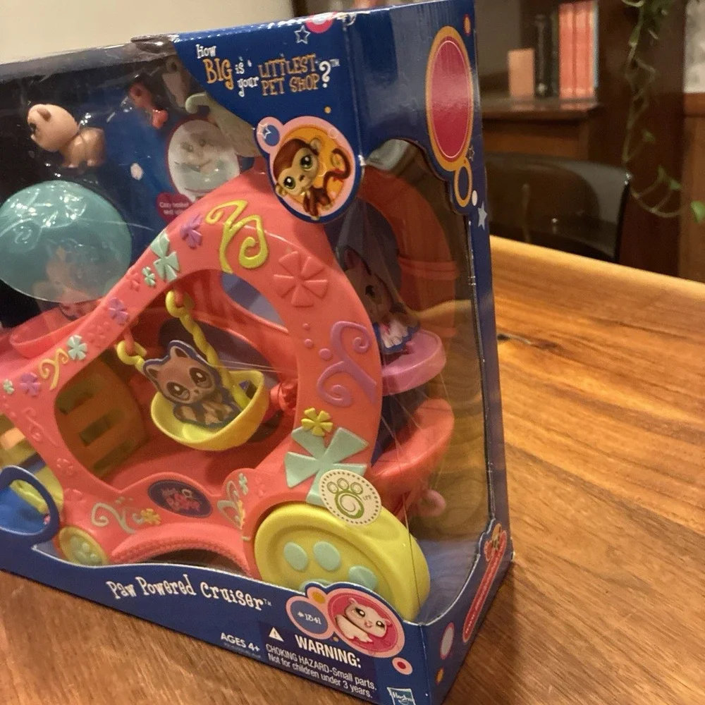 Littlest Pet Shop Paw Powered Cruiser - 3 Bonus Pets 2010 Kohl's exclusive